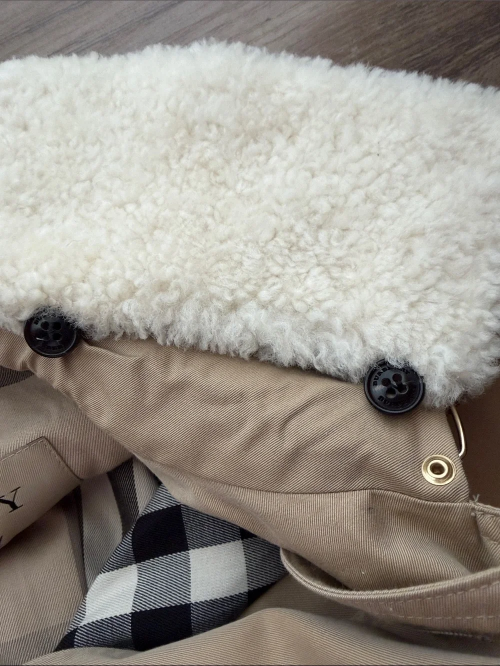 EUC Burberry Sandringham Tan Trench Coat with Shearling Collar size 8 - Picture 11 of 11